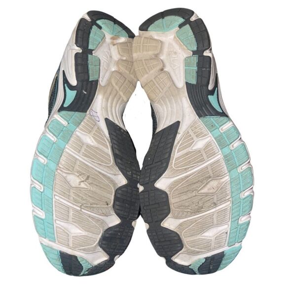 FILA Sneakers- Sz 7 1/2 - Picture 9 of 13